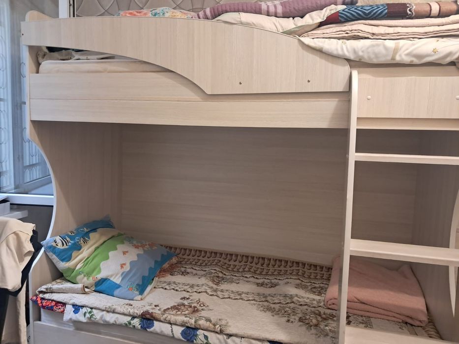 Продается Детский Гсрнитур
