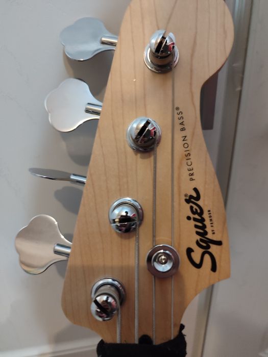Precision Bass Squier