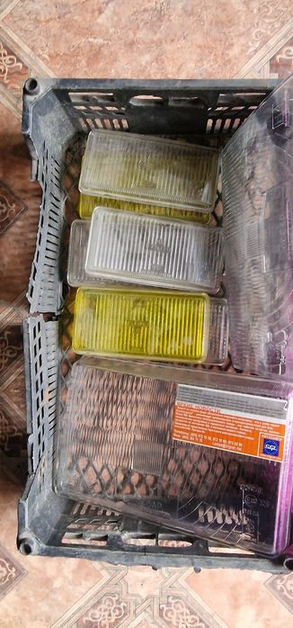 Стёкла фар Газель и другие.