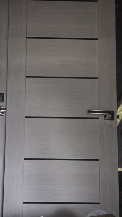 Двери современные  бу