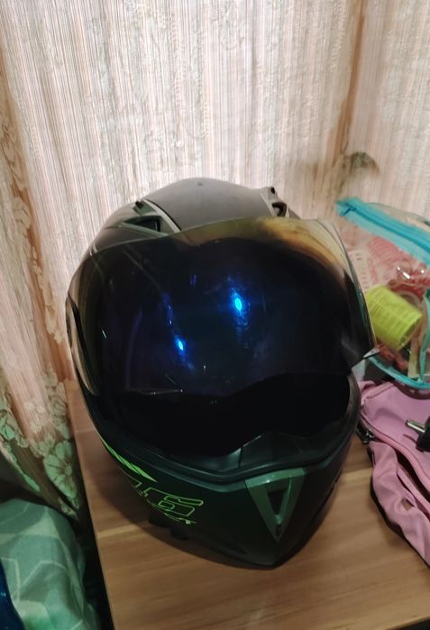 Продам мото шлем. Размер L. В отличном состоянии.