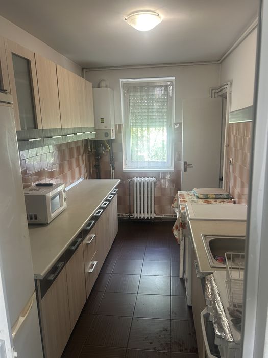 Vand apartament 3 camere