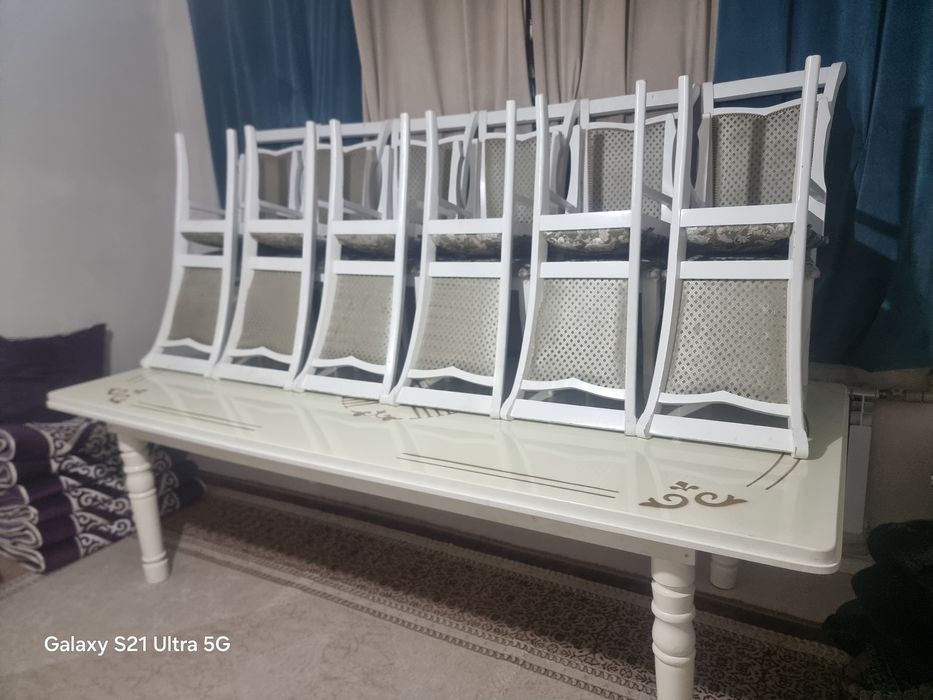 Стол стулья стол стулья