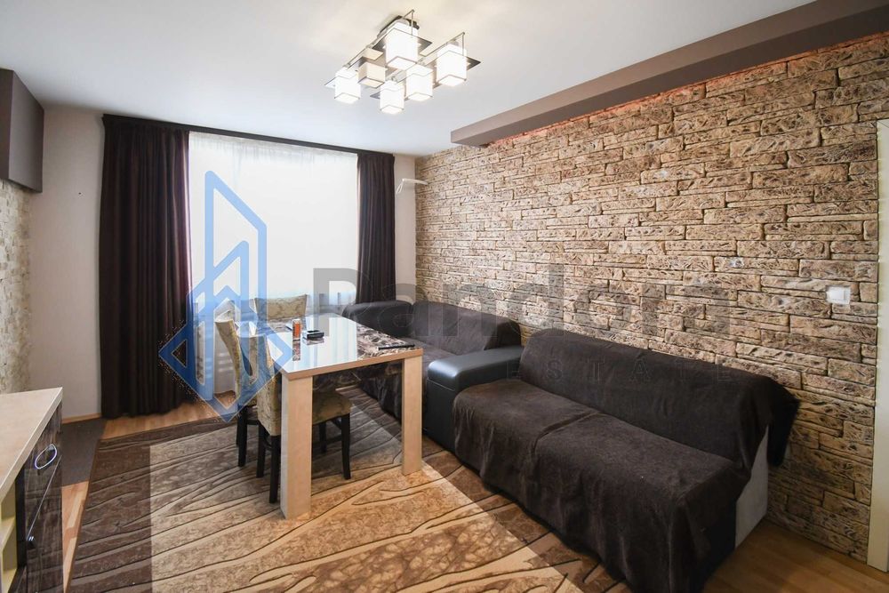 Тристаен , Младост 1 ЛУКС