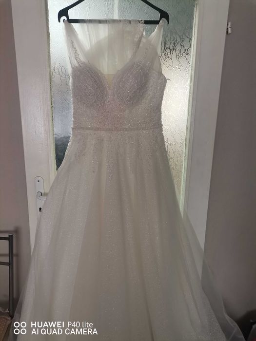 Страхотна булчинска рокля