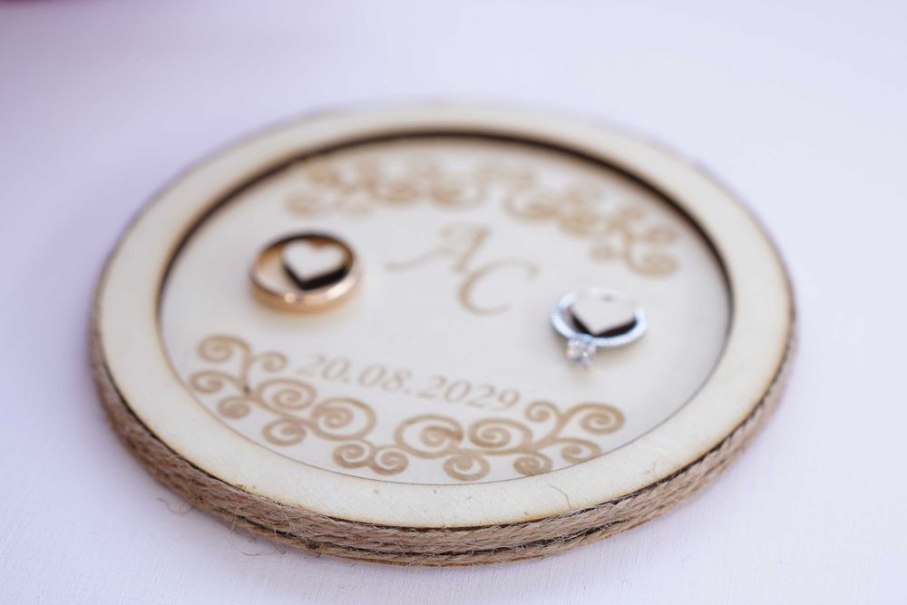 Suporturi de verighete pentru miri personalizate din lemn