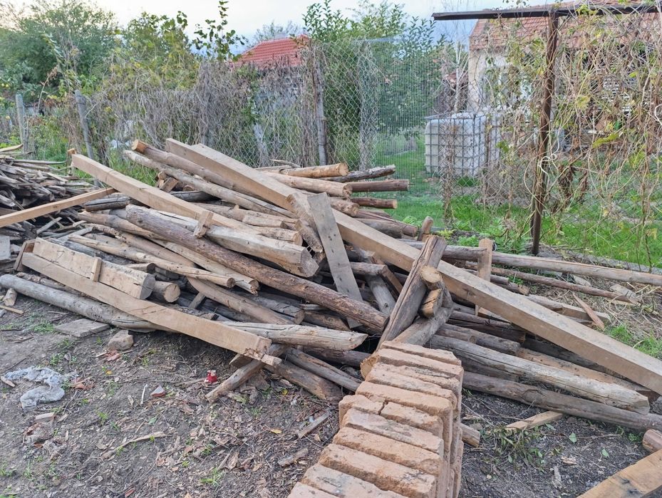 Дървени греди от стар покрив