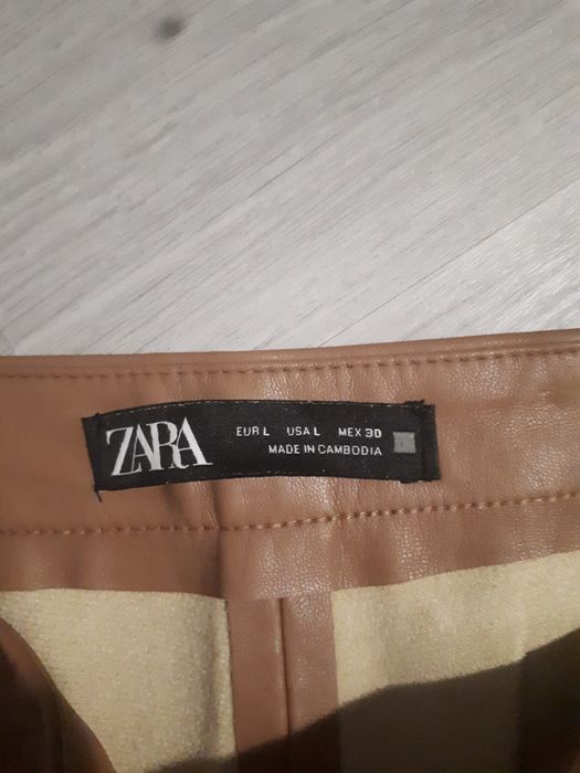 Pantaloni dama piele ZARA