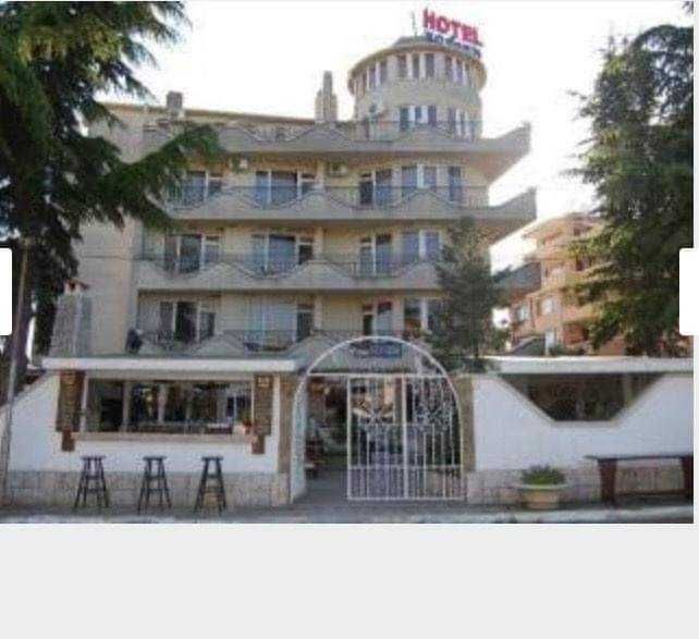 Хотел под наем за лято 2026 - удобен за групи и сезонни работници