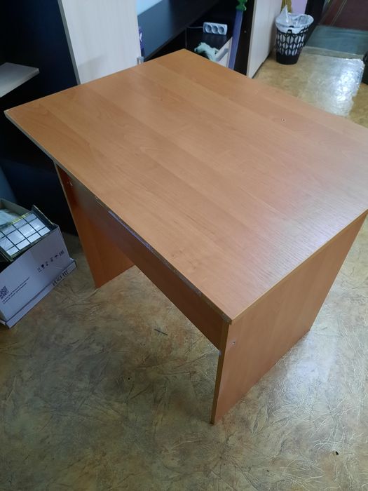 Продаётся стол для учебы