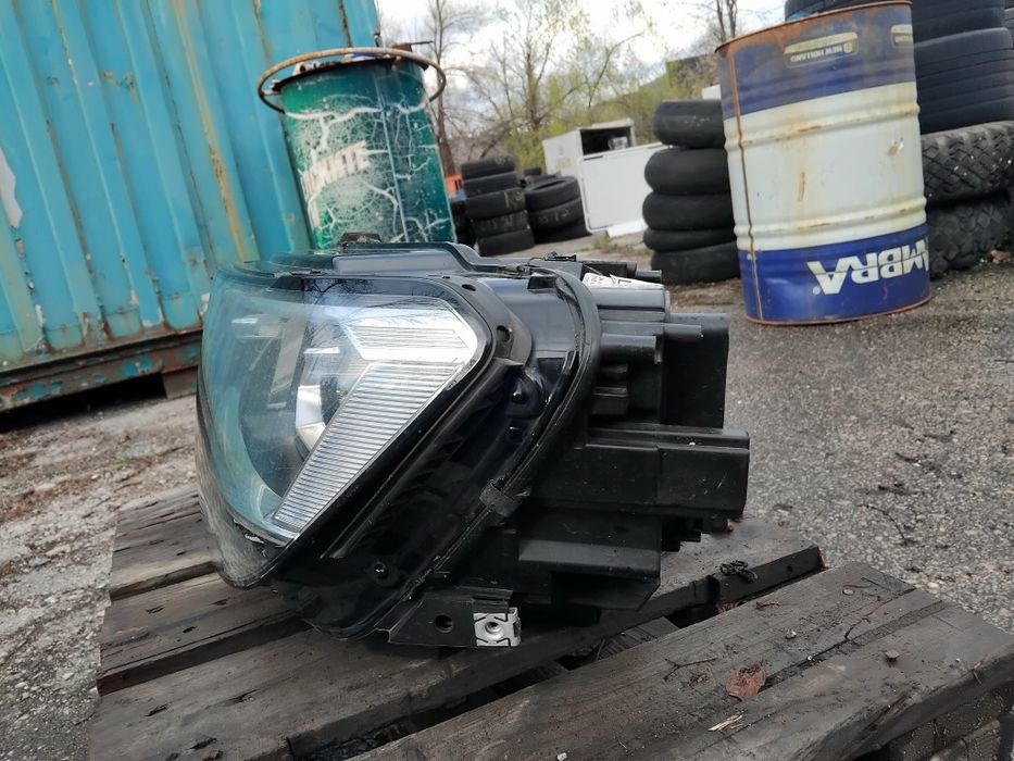 Оригинален Full LED фар за VW Tiguan (след 2016) – Ляв (5NB941035B)
​Описание:
Продавам оригинален преден ляв фар (от страната на водача) з