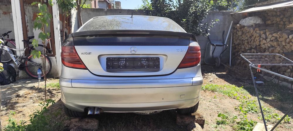 Продава се цял за части Mercedes 220 CDI W203