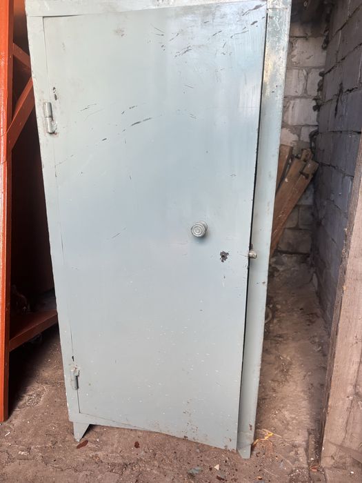 Продам металлический сейф