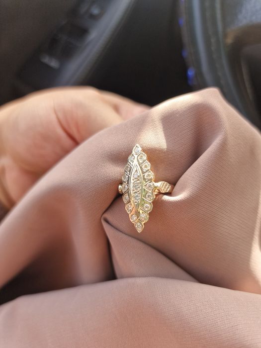 Продам кольцо с бриллиантами