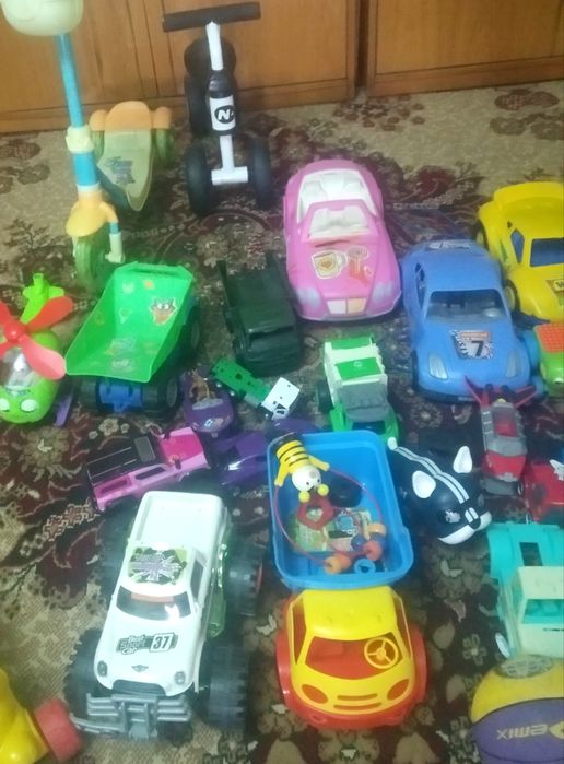 Игрушка киндер машина сотилади.! Детские киндер! Tayyor biznes.!