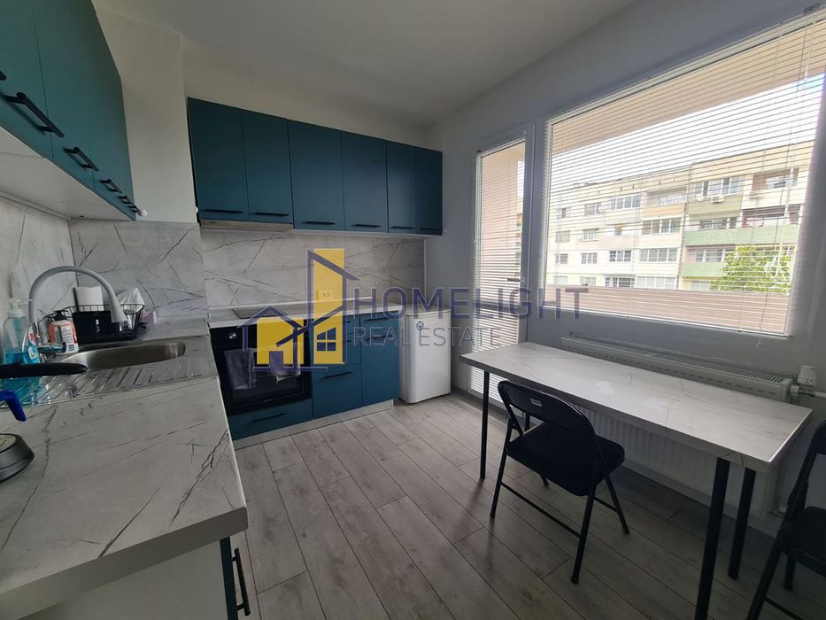 Продава се Тристаен апартамент в София, Левски В - 95 кв.м за 6 €/кв.м - Снимка #2