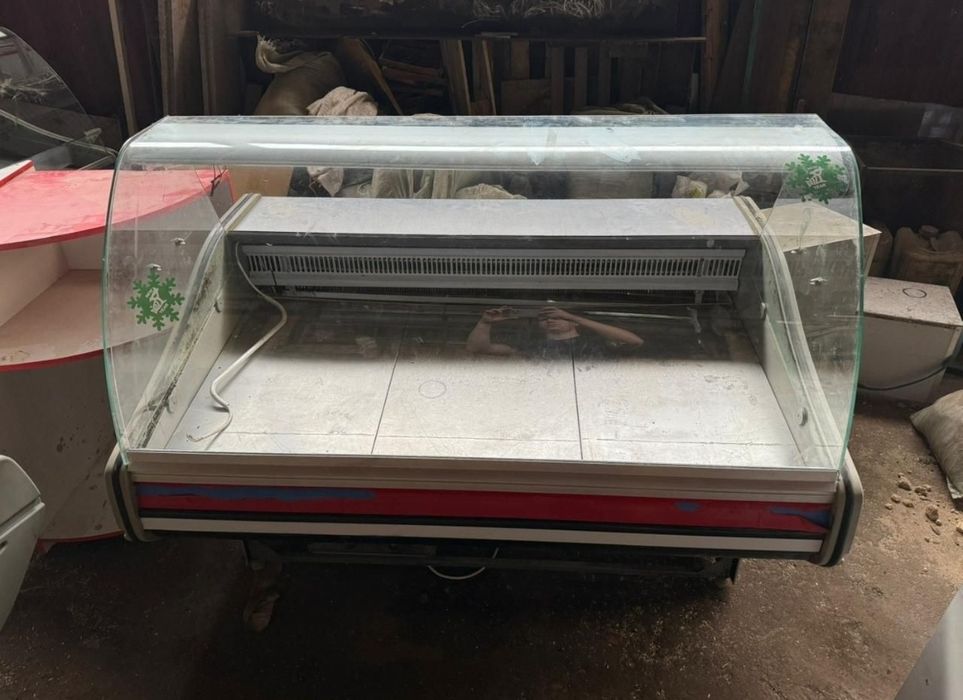 Продам холодильные витрины ширина 1.5 метра температурный режим 0-6 гр