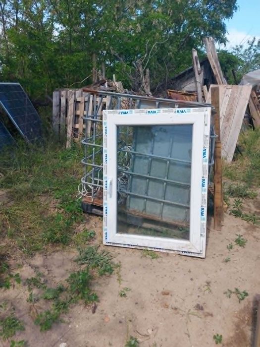 Продавам дограма, прозорци.