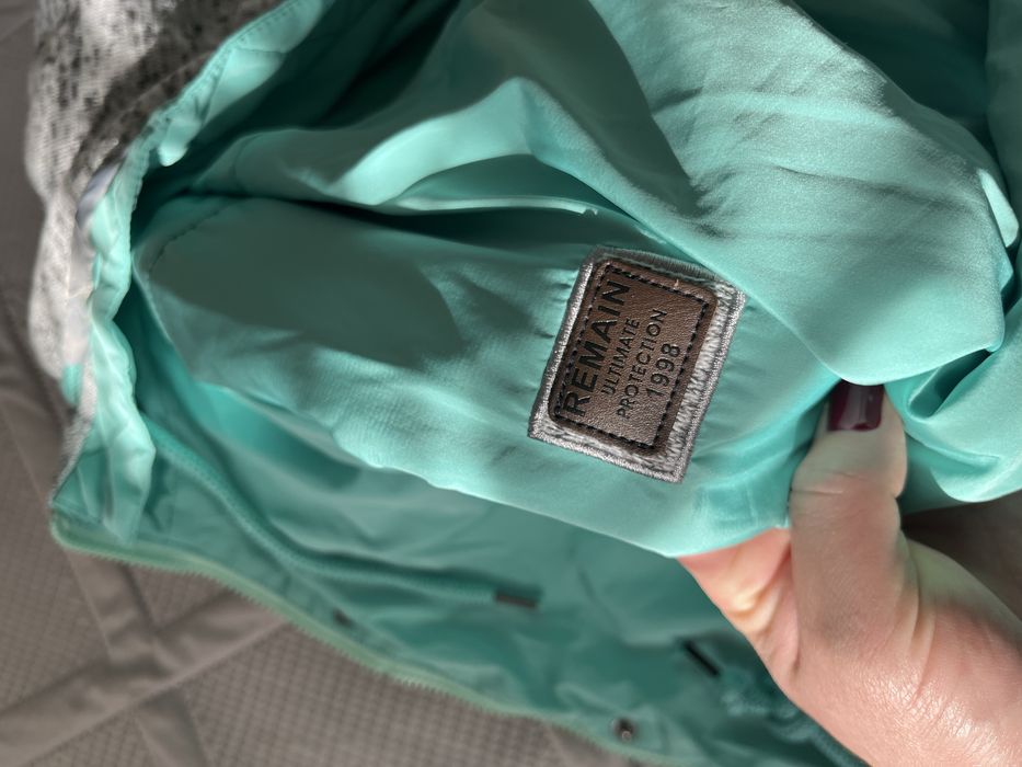 Куртки весенние продам