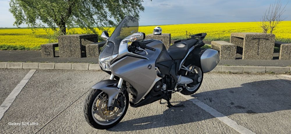 Honda VFR 1200f sc63