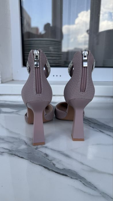 Туфли босоножки 10000 тг