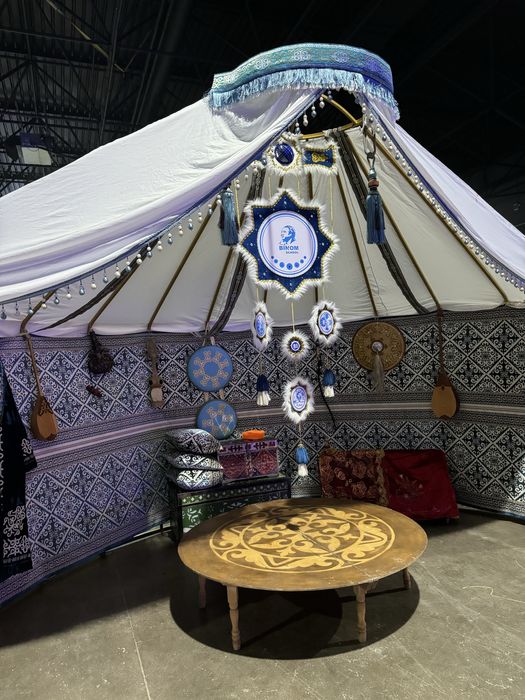 Аренда полуюрты с декорами