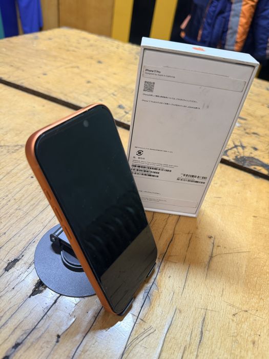 Срочно продам iphone 17 pro 256 eSIM идеал