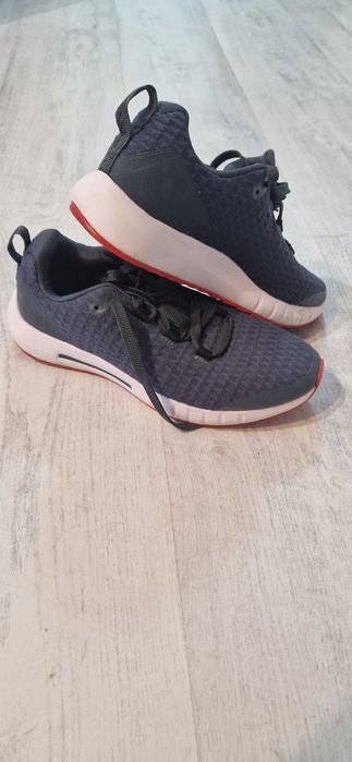 Adidasi dama Under Armour, stare foarte buna