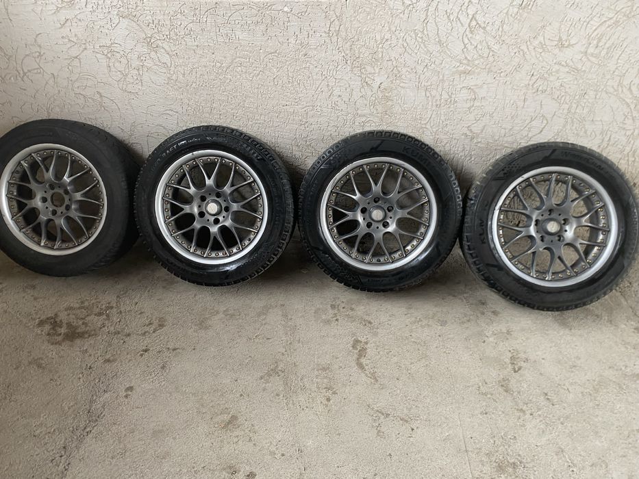 Продам диск  R17 с шинами зима  / лето