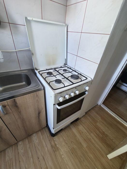 Aragaz.    Zanussi