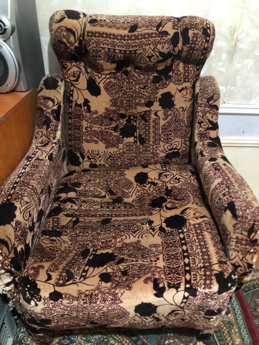 Divan va 2 ta kreslo