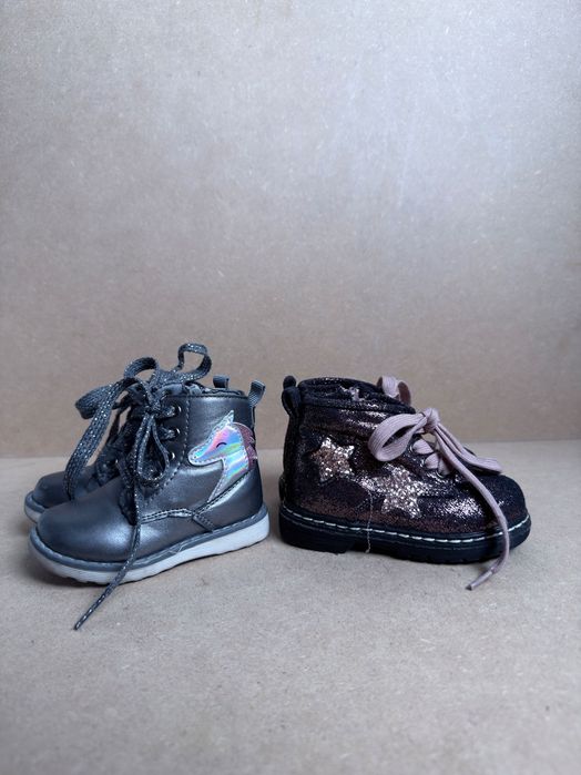 Две пары ботинок для девочек