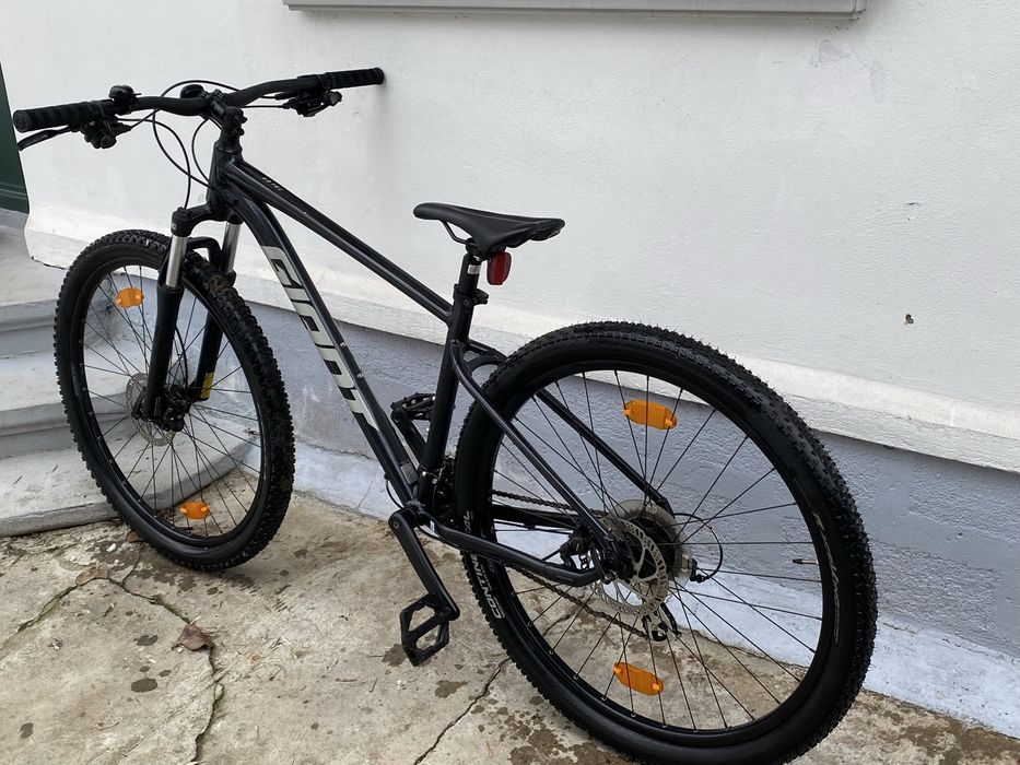 Vând bicicleta Giant Talon