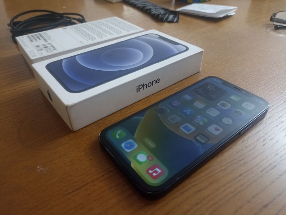 iPhone 12 64 GB Black