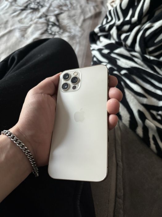 Продам айфон 12 про в среднем состоянии