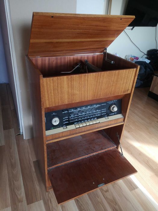 Радио грамофон "Респром" музикален шкаф