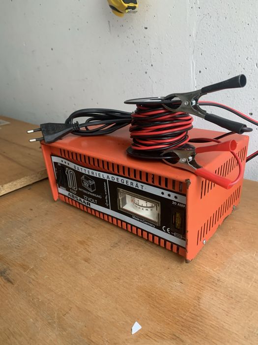 Зарядно за автомобил 12V акумолатор