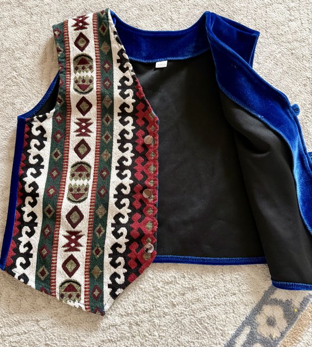 Продам казақша Жилет мальчика