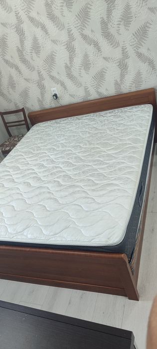 Продам кровать с матрасом
