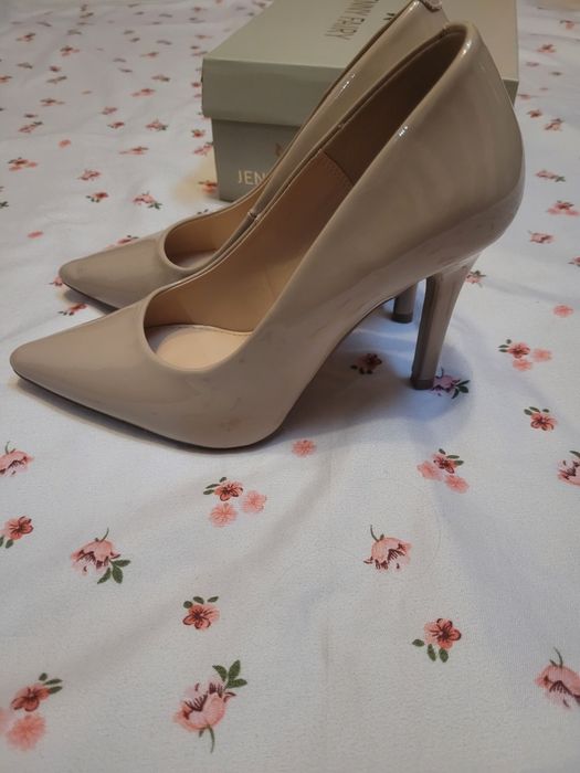 Pantofi stiletto nude