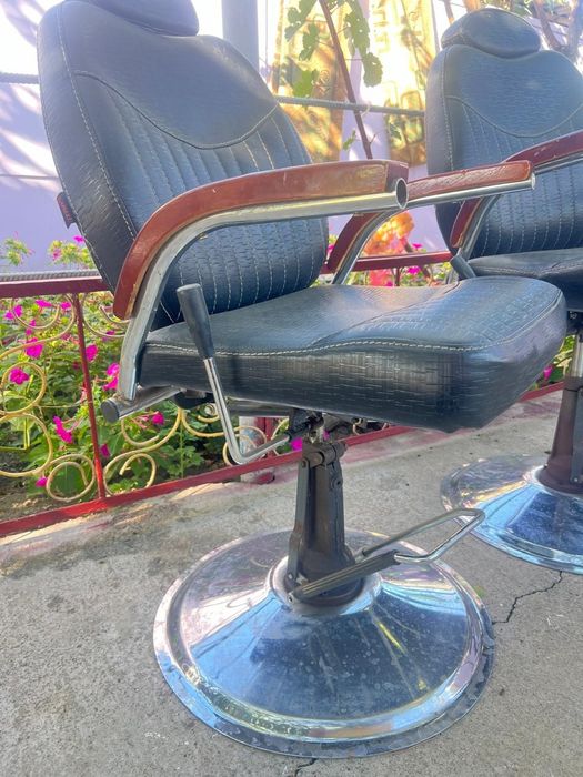 Продаются кресла для парикмахеров