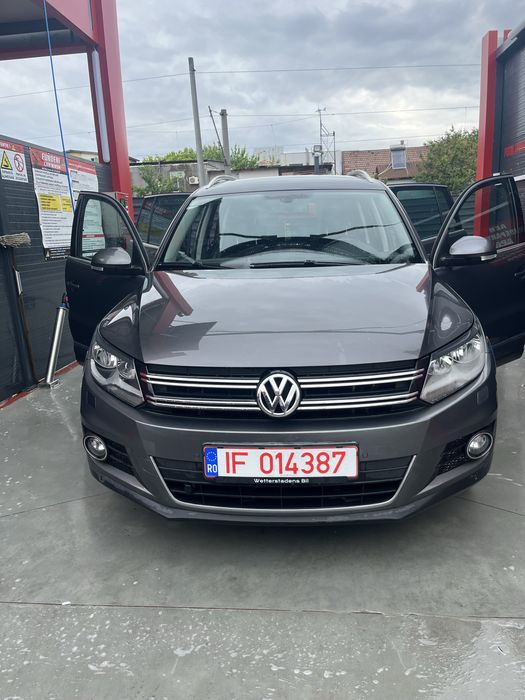 VOLKSWAGEN Tiguan