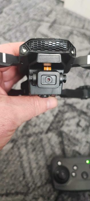 Dronă cu camera ...