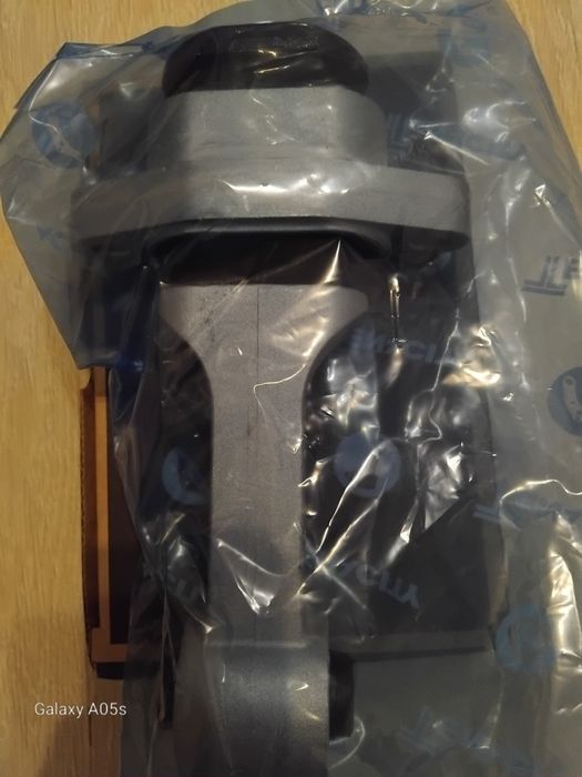 Подушка двигателя