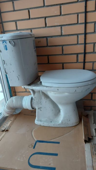 Унитаз с бачком