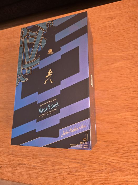 Кутия от Johnnie Walker Blue Label синьо джони