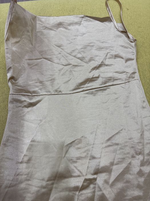 Платье золотистого цвета