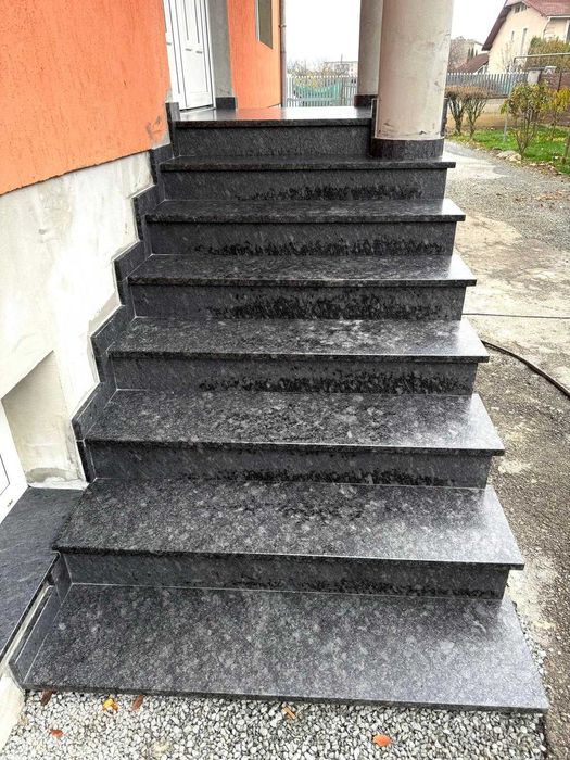 Granit periat  pentru scari exterioare
