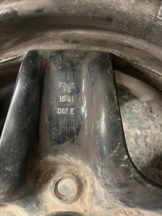 Vand jenti originale Opel insignia 17’’ cu capace