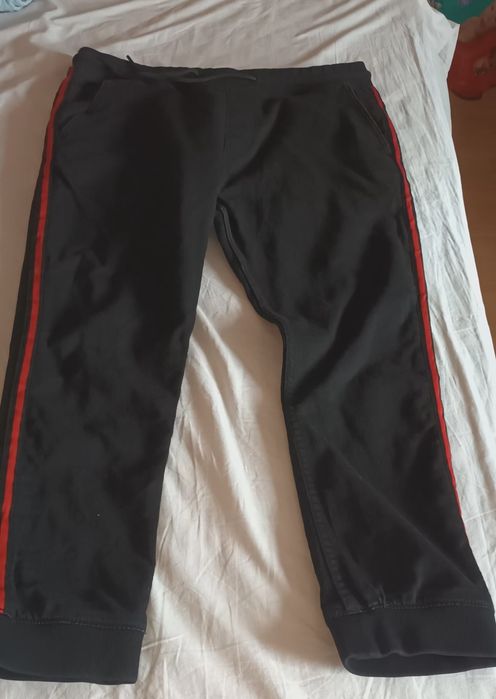 Blugi de barbati moderni